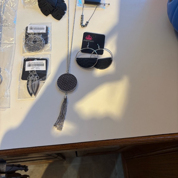 52 pieces! Paparazzi Jewlery Collection - Picture 10 of 16